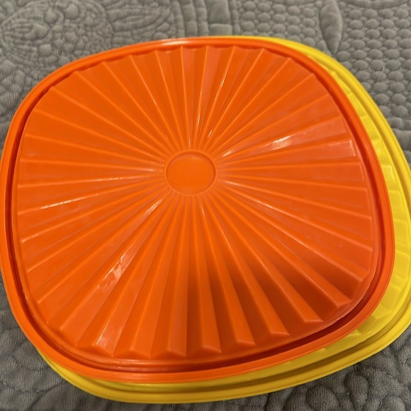Vintage Tupperware Servalier bowls and lids. Great condition. Set of three - Picture 12 of 13